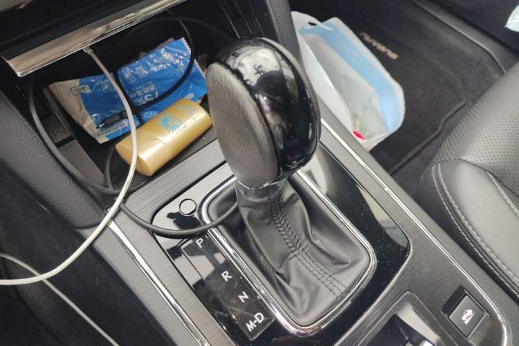 Used Subaru Outback 2016 2.5i Sport Navigation Edition Gear Lever