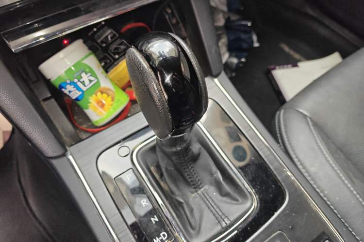 Used Subaru Outback 2016 2.5i Sport Navigation Edition Gear Lever