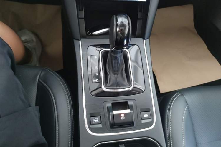 Used Subaru Outback 2016 2.5i Sport Navigation Edition Gear Lever