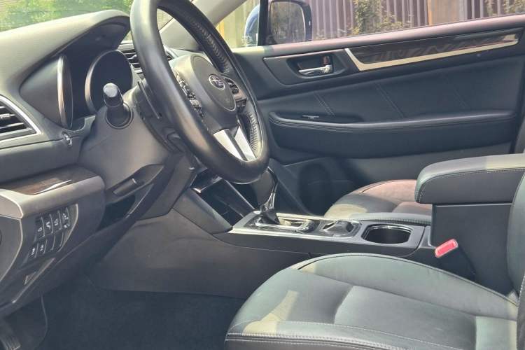 Used Subaru Outback 2016 2.5i Luxury Navigation Edition Interior 4