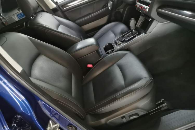 Used Subaru Outback 2016 2.5i Luxury Navigation Edition Right Front Seat