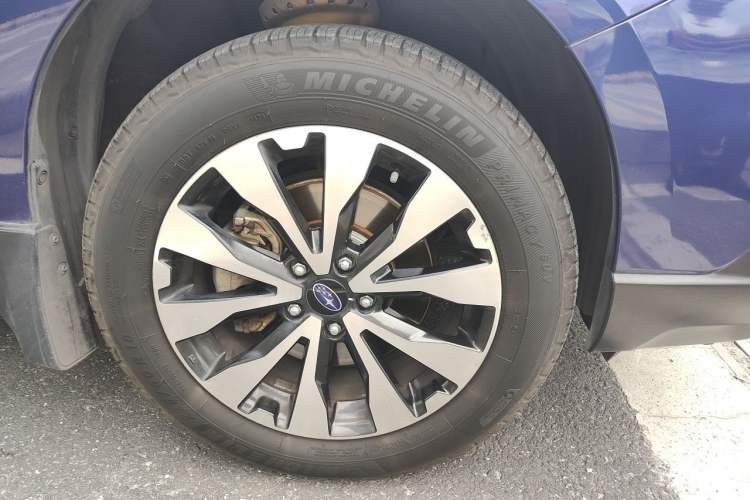 Used Subaru Outback 2016 2.5i Sport Navigation Edition Right Front Wheel Hub