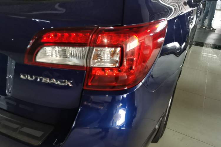 Used Subaru Outback 2016 2.5i Luxury Navigation Edition Right Rear Taillight