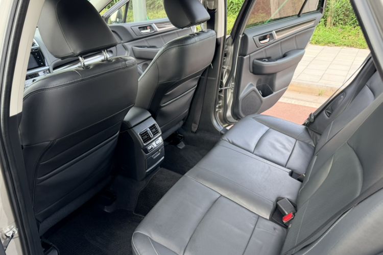 Used Subaru Outback 2016 2.5i Luxury Navigation Edition Interior 3