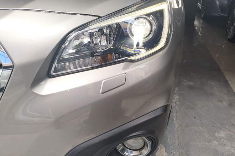 Used Subaru Outback 2016 2.5i Luxury Navigation Edition Left Front Headlight
