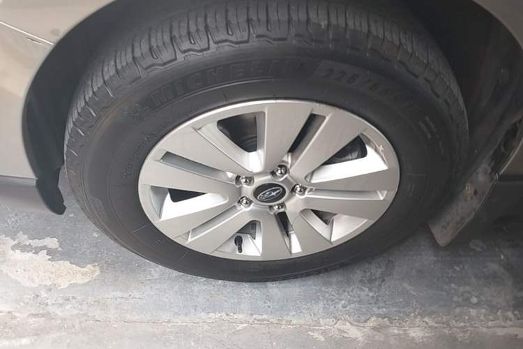 Used Subaru Outback 2016 2.5i Luxury Navigation Edition Left Front Wheel Hub