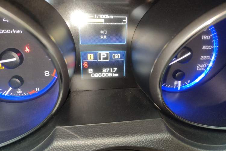 Used Subaru Outback 2016 2.5i Sport Navigation Edition Odometer Close Up
