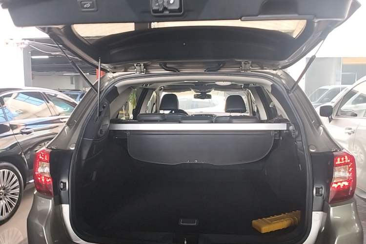 Used Subaru Outback 2016 2.5i Luxury Navigation Edition Trunk
