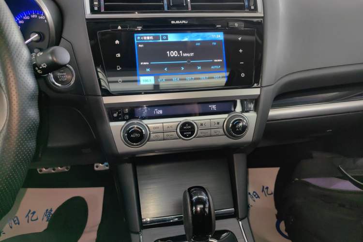 Used Subaru Outback 2016 2.5i Sport Navigation Edition Audio And AC Panel