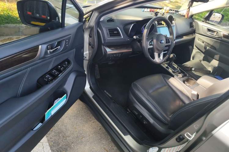Used Subaru Outback 2016 2.5i Luxury Navigation Edition Driver Seat