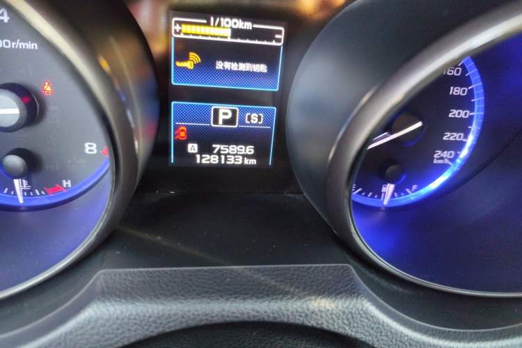 Used Subaru Outback 2016 2.5i Luxury Navigation Edition Odometer Close Up