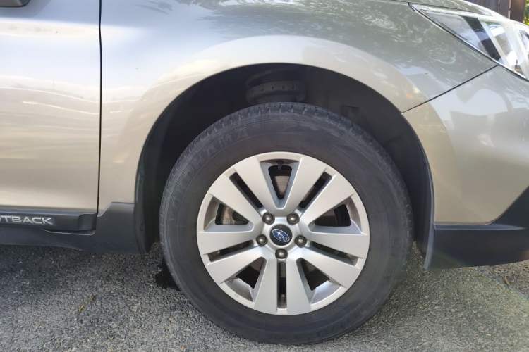 Used Subaru Outback 2016 2.5i Luxury Navigation Edition Right Front Wheel Hub