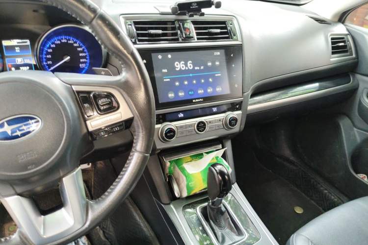Used Subaru Outback 2016 2.5i Sport Navigation Edition Audio And AC Panel