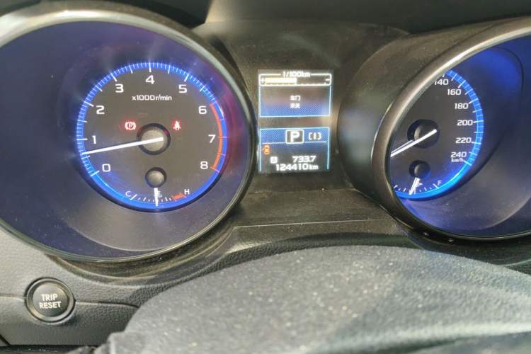 Used Subaru Outback 2016 2.5i Sport Navigation Edition Odometer Close Up