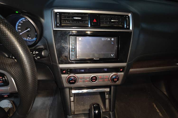 Used Subaru Outback 2016 2.5i Luxury Navigation Edition Audio And AC Panel