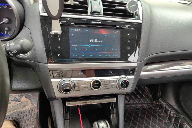Used Subaru Outback 2016 2.5i Luxury Navigation Edition Audio And AC Panel