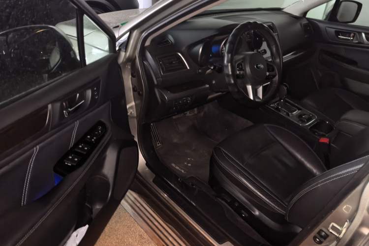 Used Subaru Outback 2016 2.5i Luxury Navigation Edition Interior 3