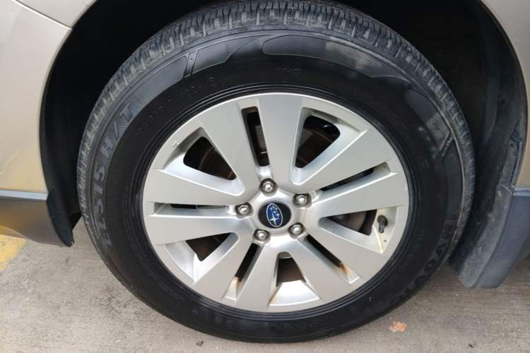 Used Subaru Outback 2016 2.5i Luxury Navigation Edition Left Front Wheel Hub