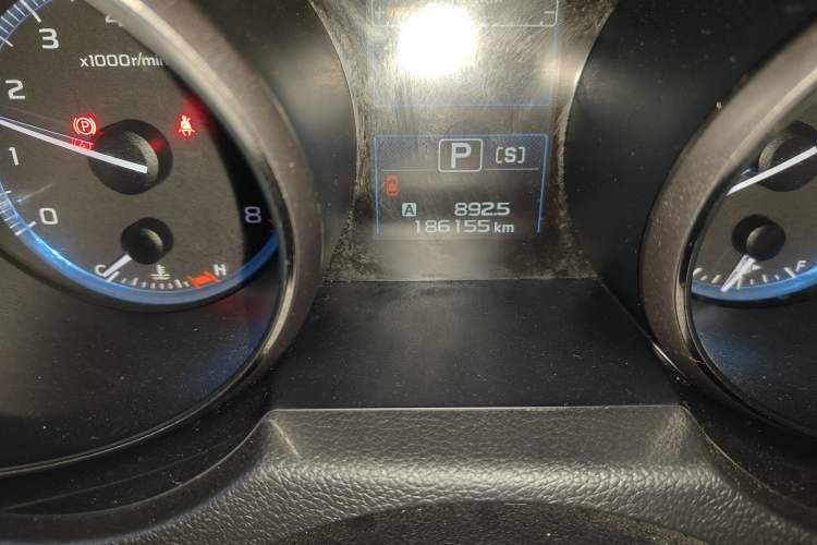 Used Subaru Outback 2016 2.5i Luxury Navigation Edition Odometer Close Up