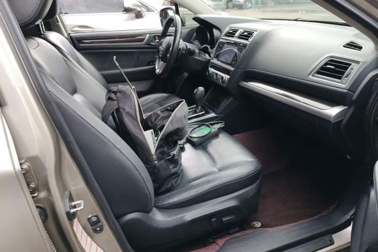 Used Subaru Outback 2016 2.5i Luxury Navigation Edition Right Front Seat
