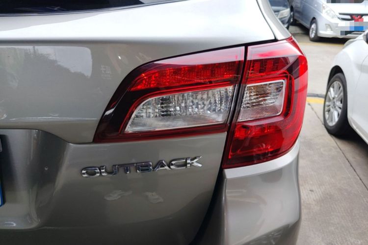 Used Subaru Outback 2016 2.5i Luxury Navigation Edition Right Rear Taillight