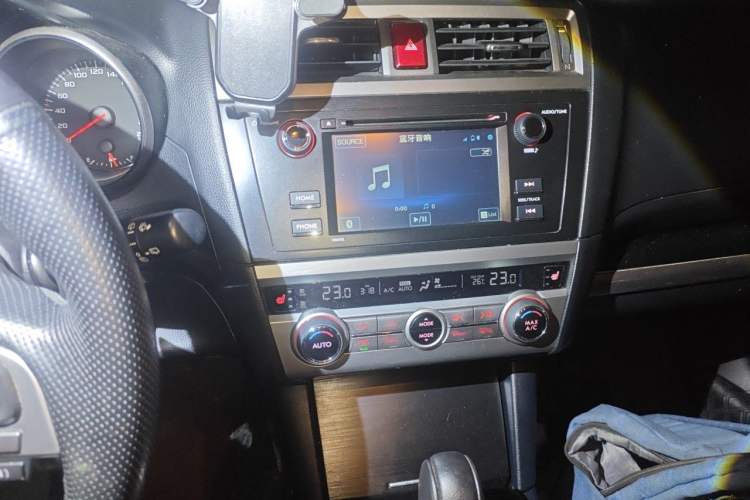 Used Subaru Outback 2016 2.5i Classic Edition Audio And AC Panel