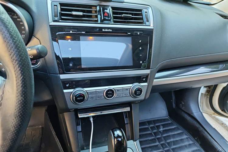 Used Subaru Outback 2016 2.5i Sport Navigation Edition Audio And AC Panel
