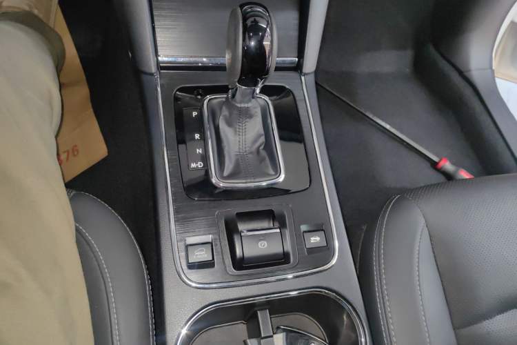 Used Subaru Outback 2016 2.5i Sport Navigation Edition Gear Lever