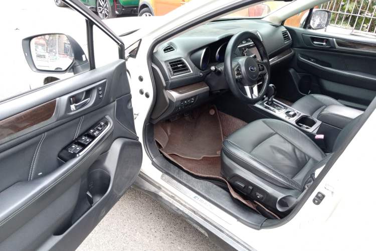 Used Subaru Outback 2016 2.5i Luxury Navigation Edition Interior 3