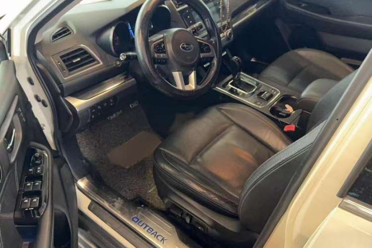 Used Subaru Outback 2016 2.5i Sport Navigation Edition Interior 3