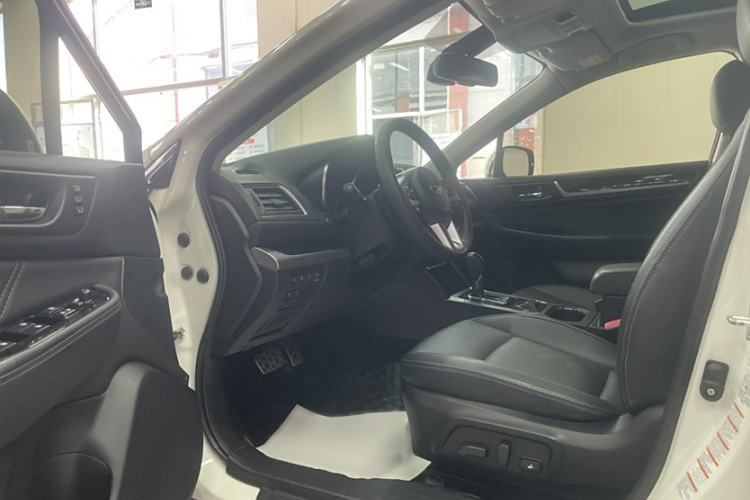 Used Subaru Outback 2016 2.5i Sport Navigation Edition Interior 3