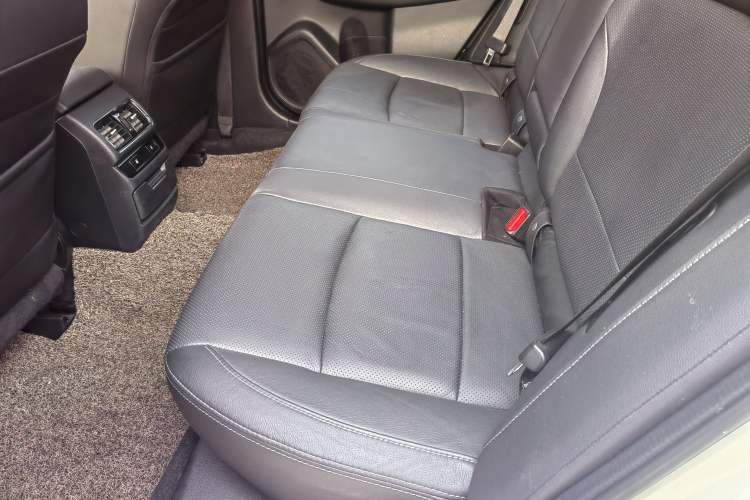 Used Subaru Outback 2016 2.5i Sport Navigation Edition Interior 4
