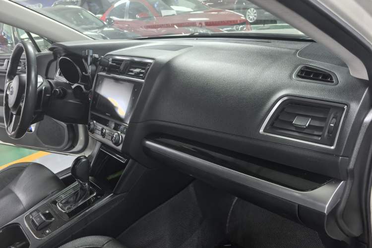 Used Subaru Outback 2016 2.5i Sport Navigation Edition Interior 8