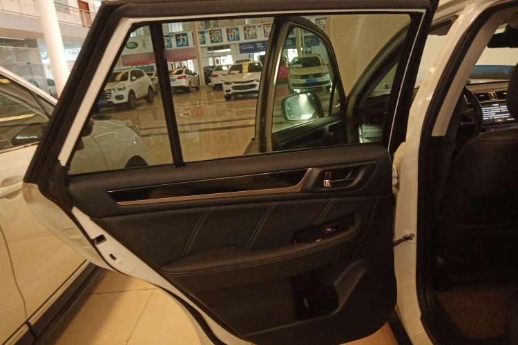 Used Subaru Outback 2016 2.5i Sport Navigation Edition Interior 8
