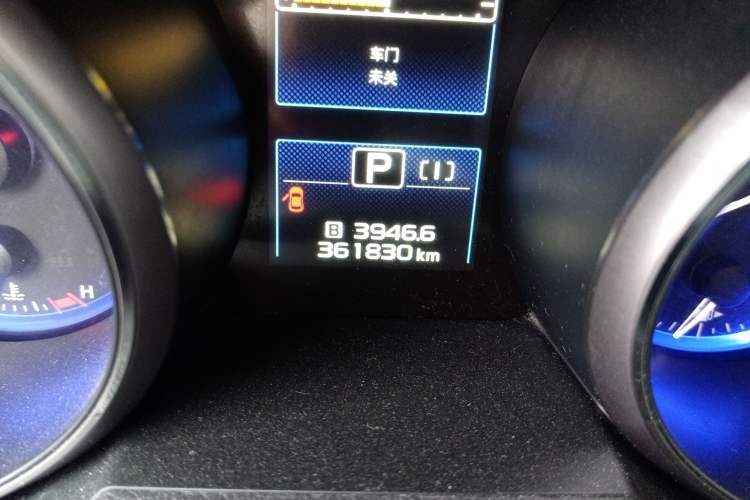 Used Subaru Outback 2016 2.5i Luxury Navigation Edition Odometer Close Up