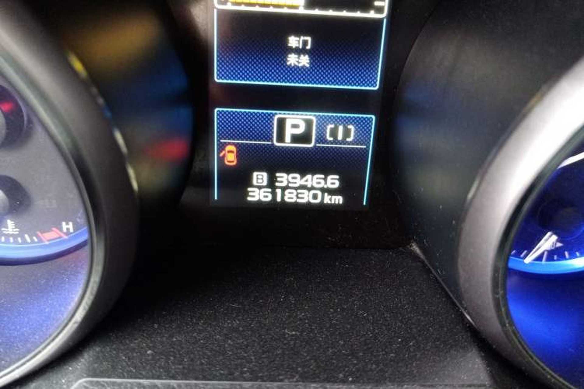 Used Subaru Outback 2016 2.5i Luxury Navigation Edition Odometer Close Up