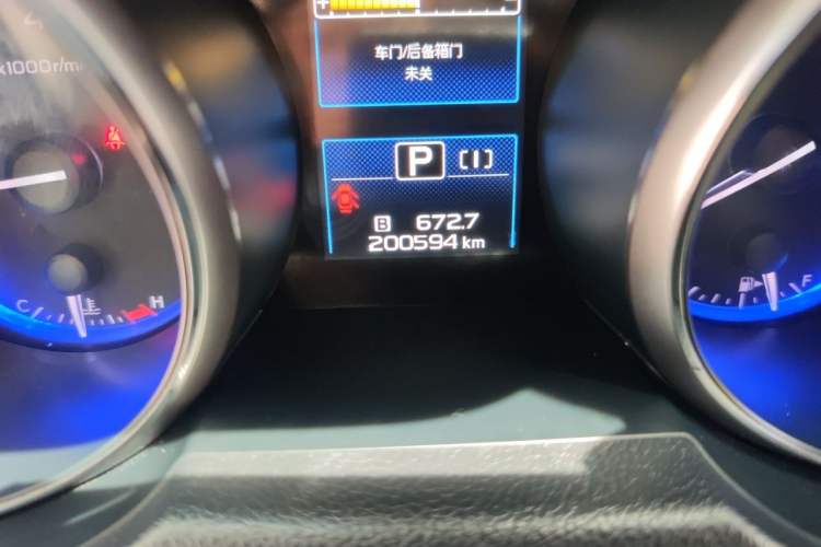 Used Subaru Outback 2016 2.5i Sport Navigation Edition Odometer Close Up