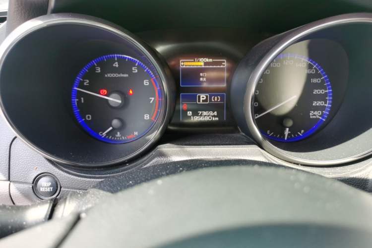 Used Subaru Outback 2016 2.5i Sport Navigation Edition Odometer Close Up