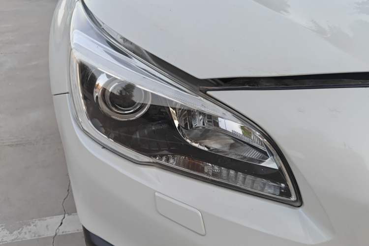 Used Subaru Outback 2016 2.5i Luxury Navigation Edition Right Front Headlight