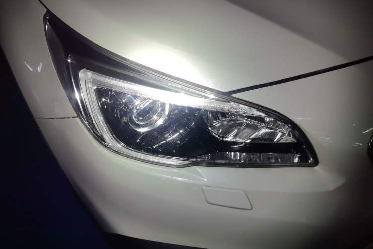 Used Subaru Outback 2016 2.5i Sport Navigation Edition Right Front Headlight