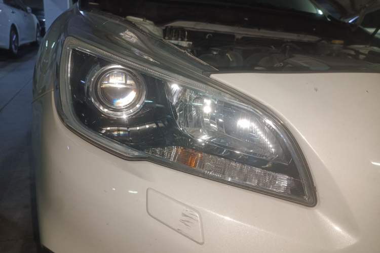 Used Subaru Outback 2016 2.5i Luxury Navigation Edition Right Front Headlight