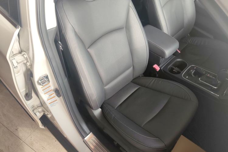 Used Subaru Outback 2016 2.5i Luxury Navigation Edition Right Front Seat