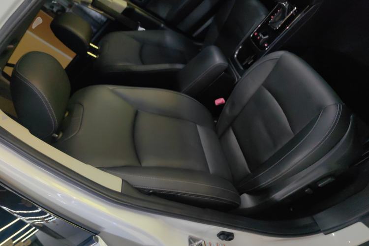 Used Subaru Outback 2016 2.5i Sport Navigation Edition Right Front Seat