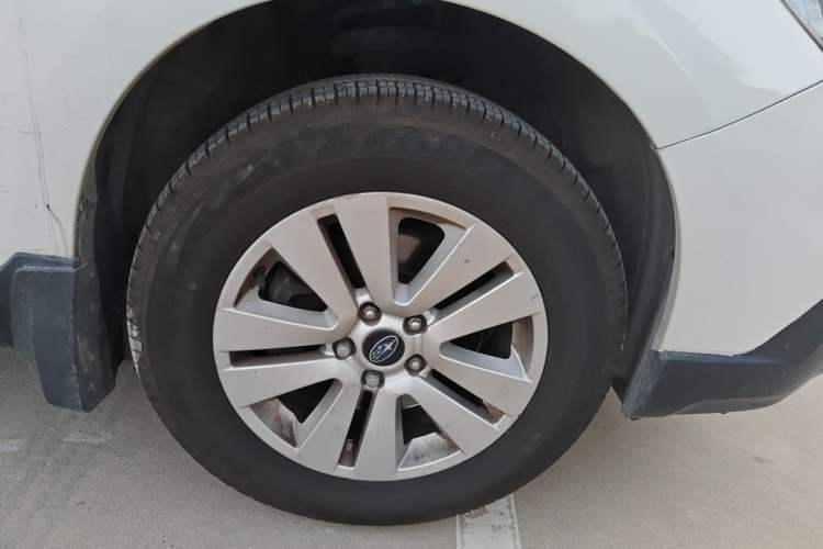 Used Subaru Outback 2016 2.5i Luxury Navigation Edition Right Front Wheel Hub