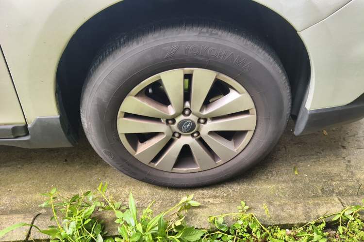 Used Subaru Outback 2016 2.5i Luxury Navigation Edition Right Front Wheel Hub