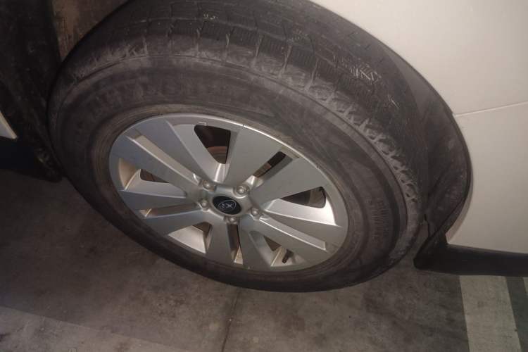Used Subaru Outback 2016 2.5i Luxury Navigation Edition Right Front Wheel Hub