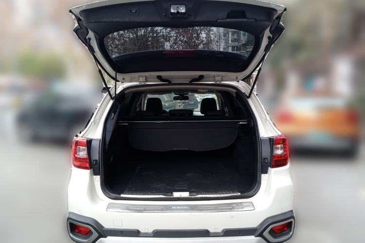 Used Subaru Outback 2016 2.5i Luxury Navigation Edition Trunk