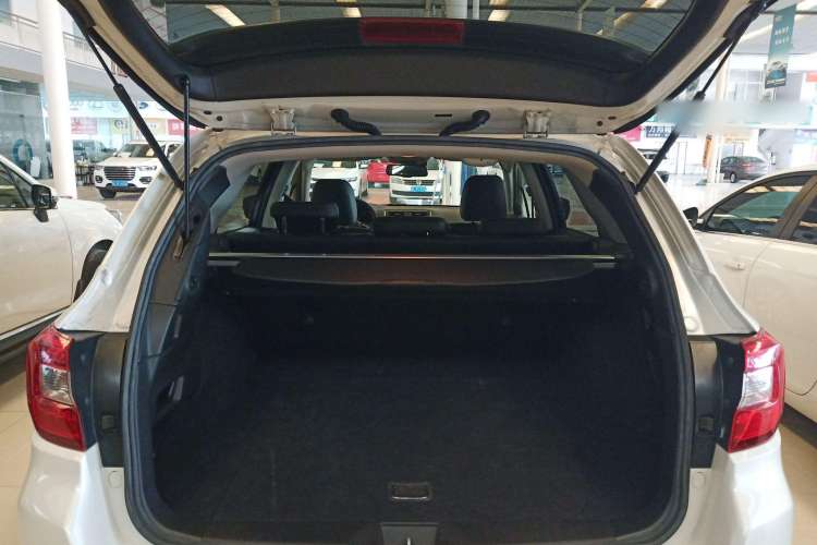 Used Subaru Outback 2016 2.5i Sport Navigation Edition Trunk