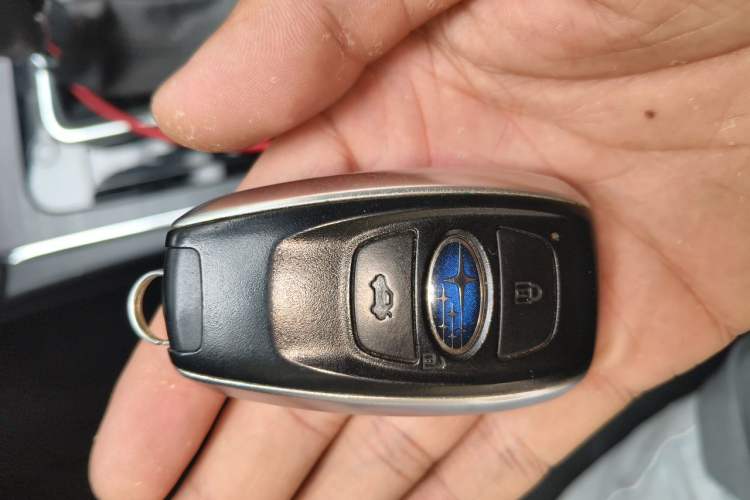 Used Subaru Outback 2016 2.5i Luxury Navigation Edition Vehicle Key