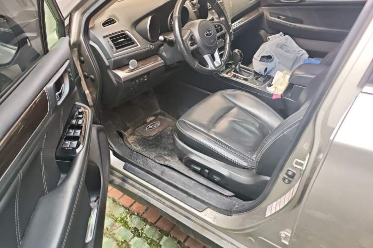 Used Subaru Outback 2016 2.5i Luxury Navigation Edition Driver Seat